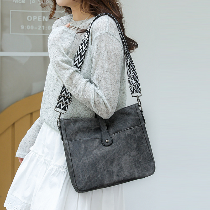 Women Bags For Office Use - حقيبة كتف نسائية عصرية من الجلد