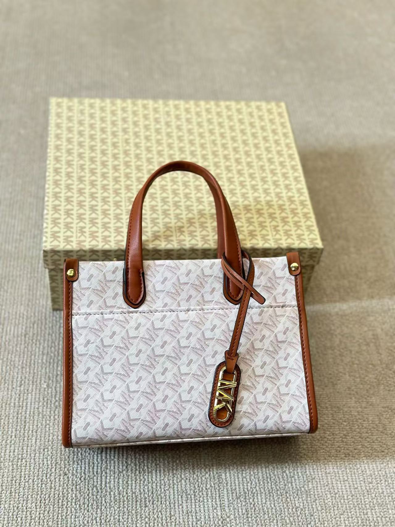 Women'S Tote Bags Michael Kors - حقيبة يد مايكل كورس جديدة تمامًا،