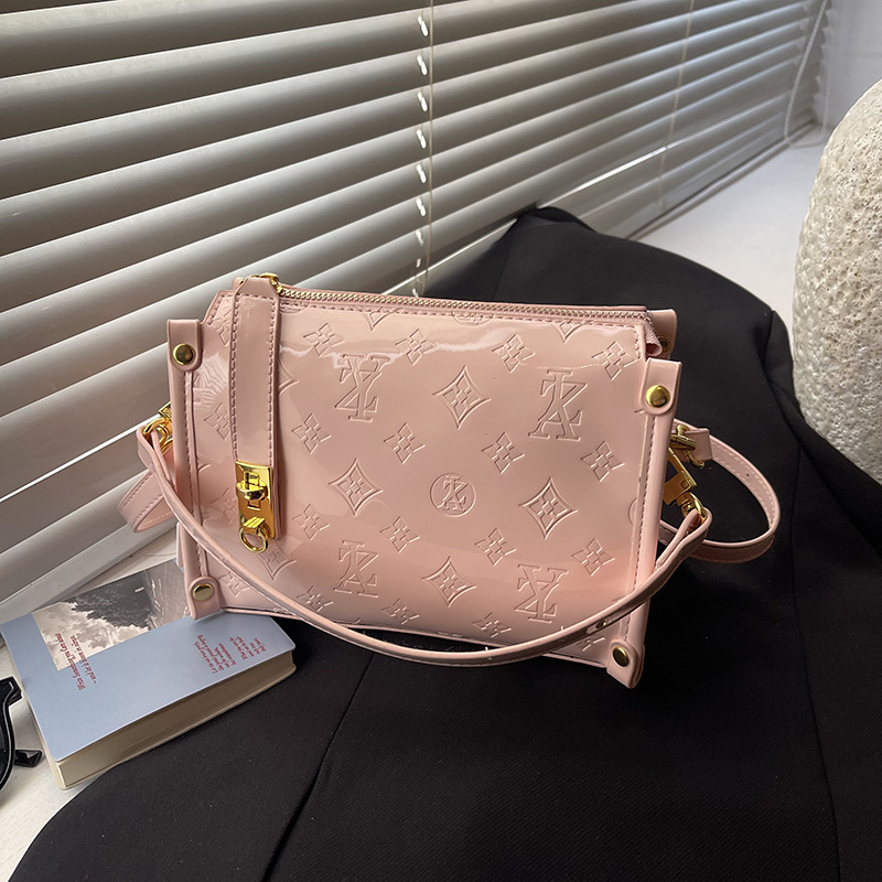 مجموعة التصميم الكلاسيكي 2026  - مراجعة Women Bags Collection وسعره