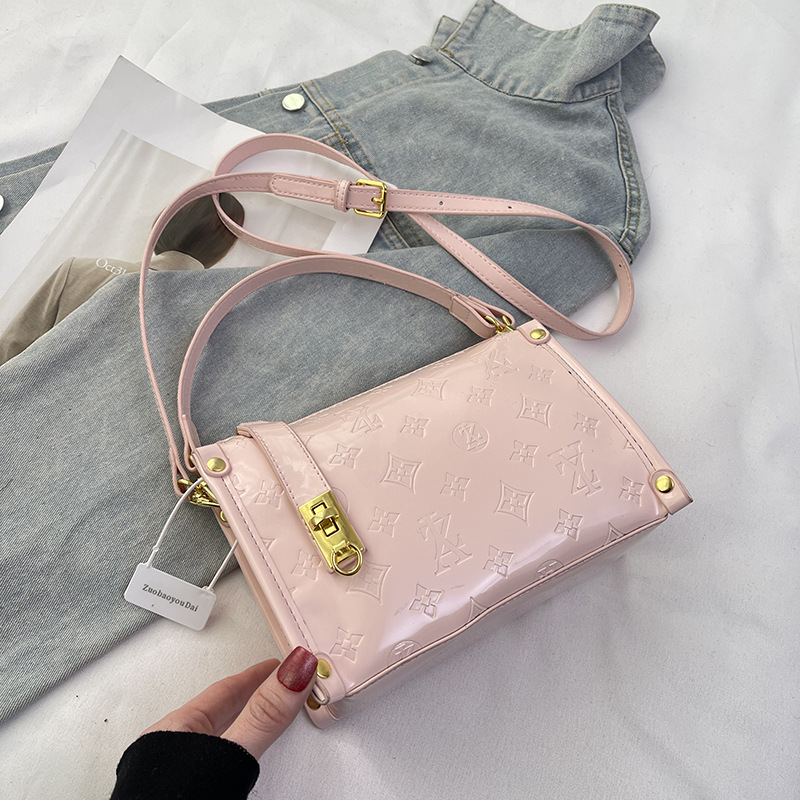 مجموعة التصميم الكلاسيكي 2026  - مراجعة Women Bags Collection وسعره