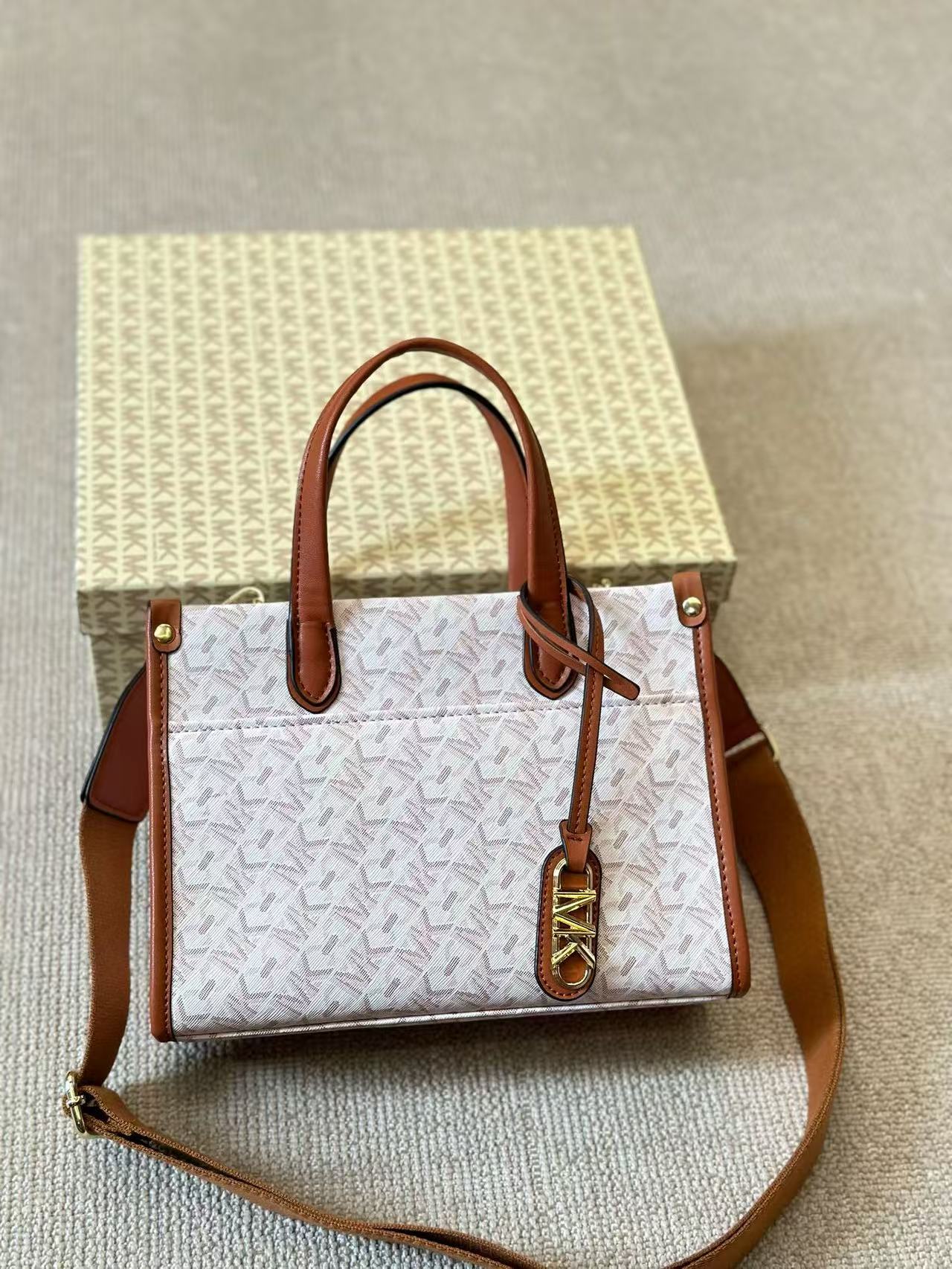 حقيبة يد مايكل كورس جديدة تمام - مراجعة Women'S Tote Bags Michael Kors وسعره