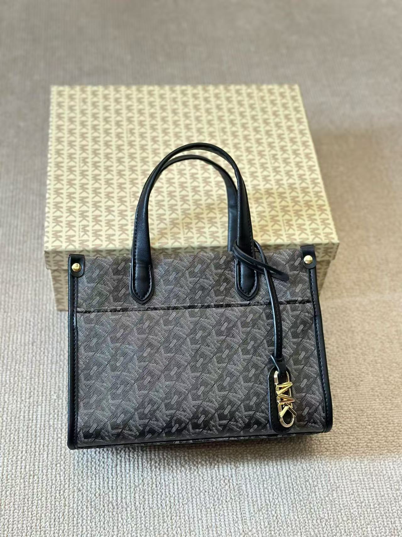 حقيبة يد مايكل كورس جديدة تمام - مراجعة Women'S Tote Bags Michael Kors وسعره