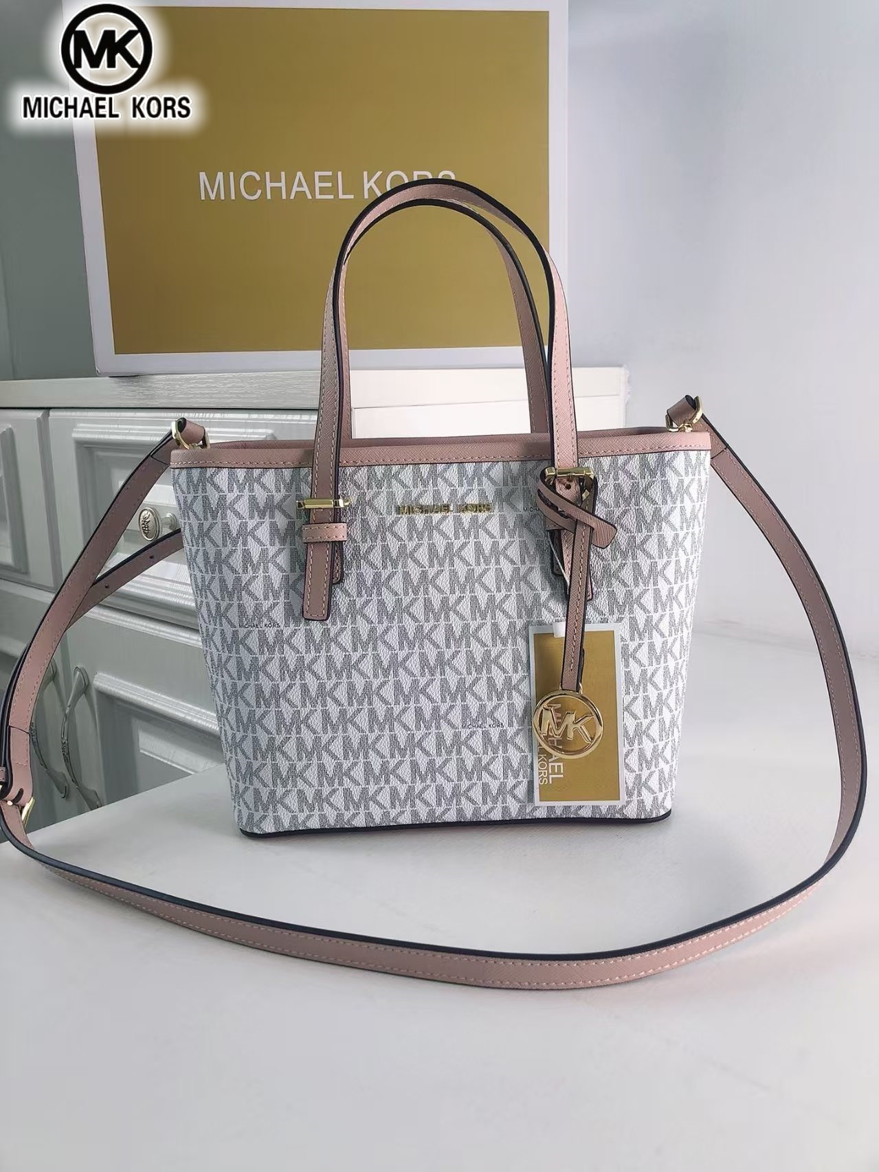 حقيبة كتف نسائية فاخرة من مايك - مراجعة Women'S Tote Bags Michael Kors وسعره