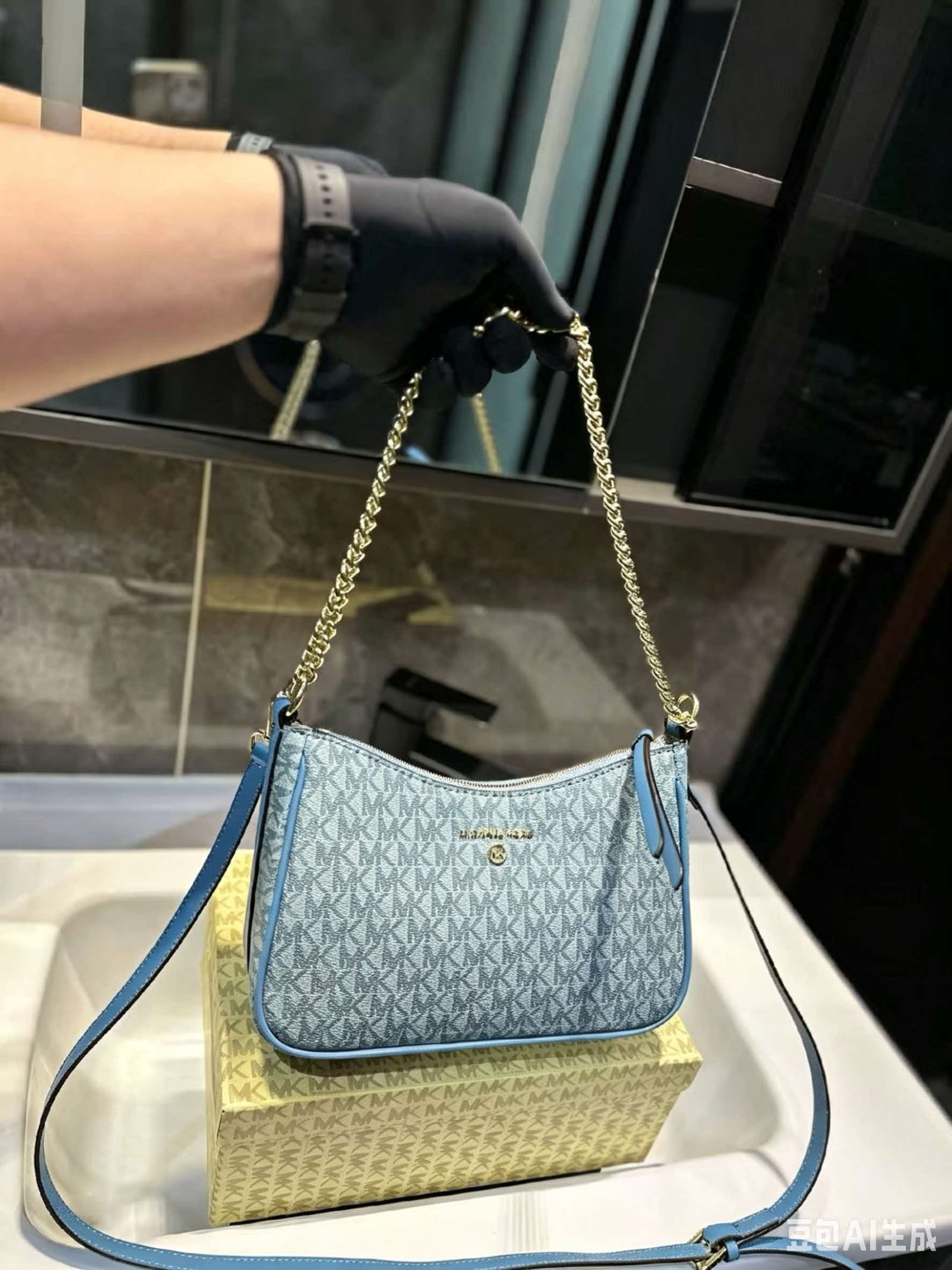 حقيبة ماهجونغ صغيرة للسفر من م - مراجعة Women'S Tote Bags Michael Kors وسعره