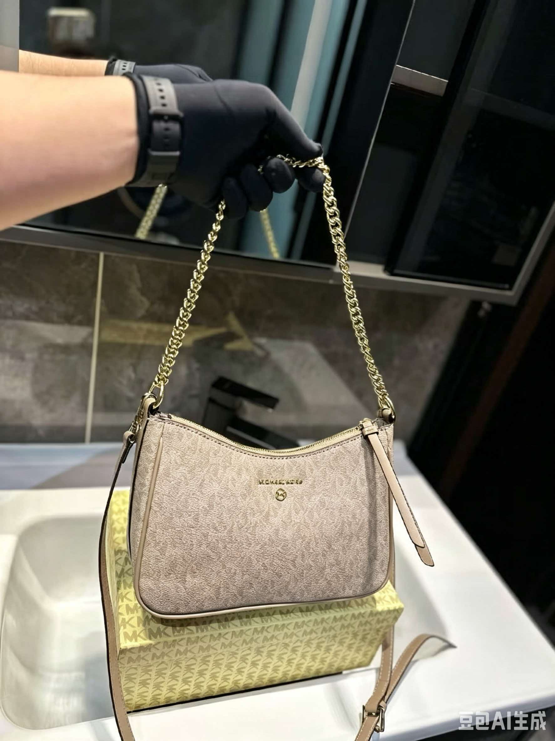 حقيبة ماهجونغ صغيرة للسفر من م - مراجعة Women'S Tote Bags Michael Kors وسعره