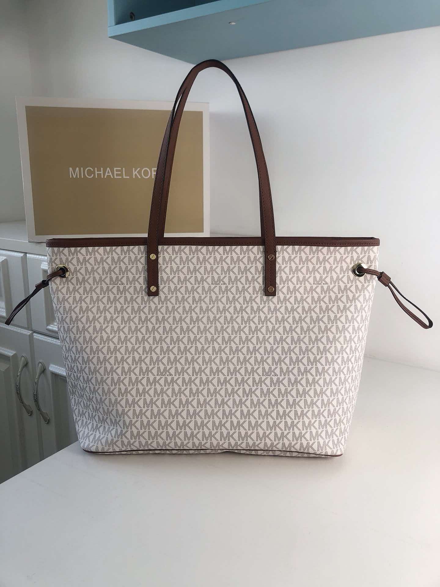 حقيبة يد نسائية كلاسيكية كبيرة - مراجعة Women'S Tote Bags Michael Kors وسعره