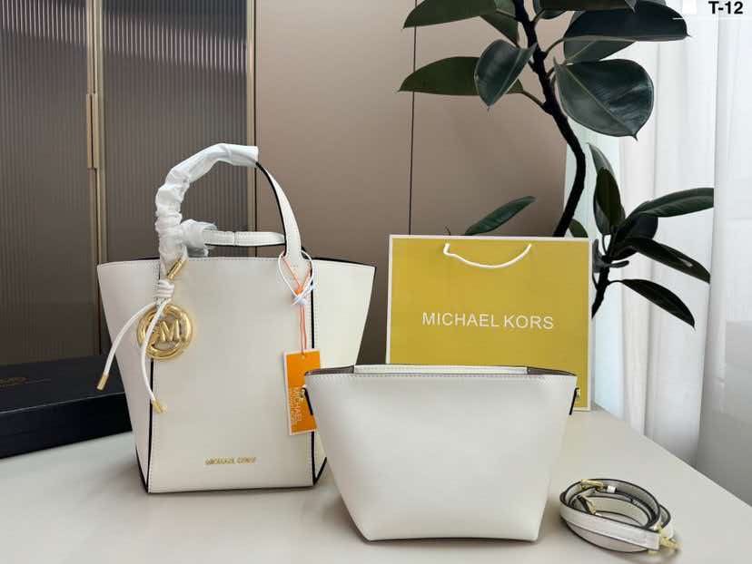 مايكل كورس/مايكل كورس MK 2026  - مراجعة Women'S Tote Bags Michael Kors وسعره