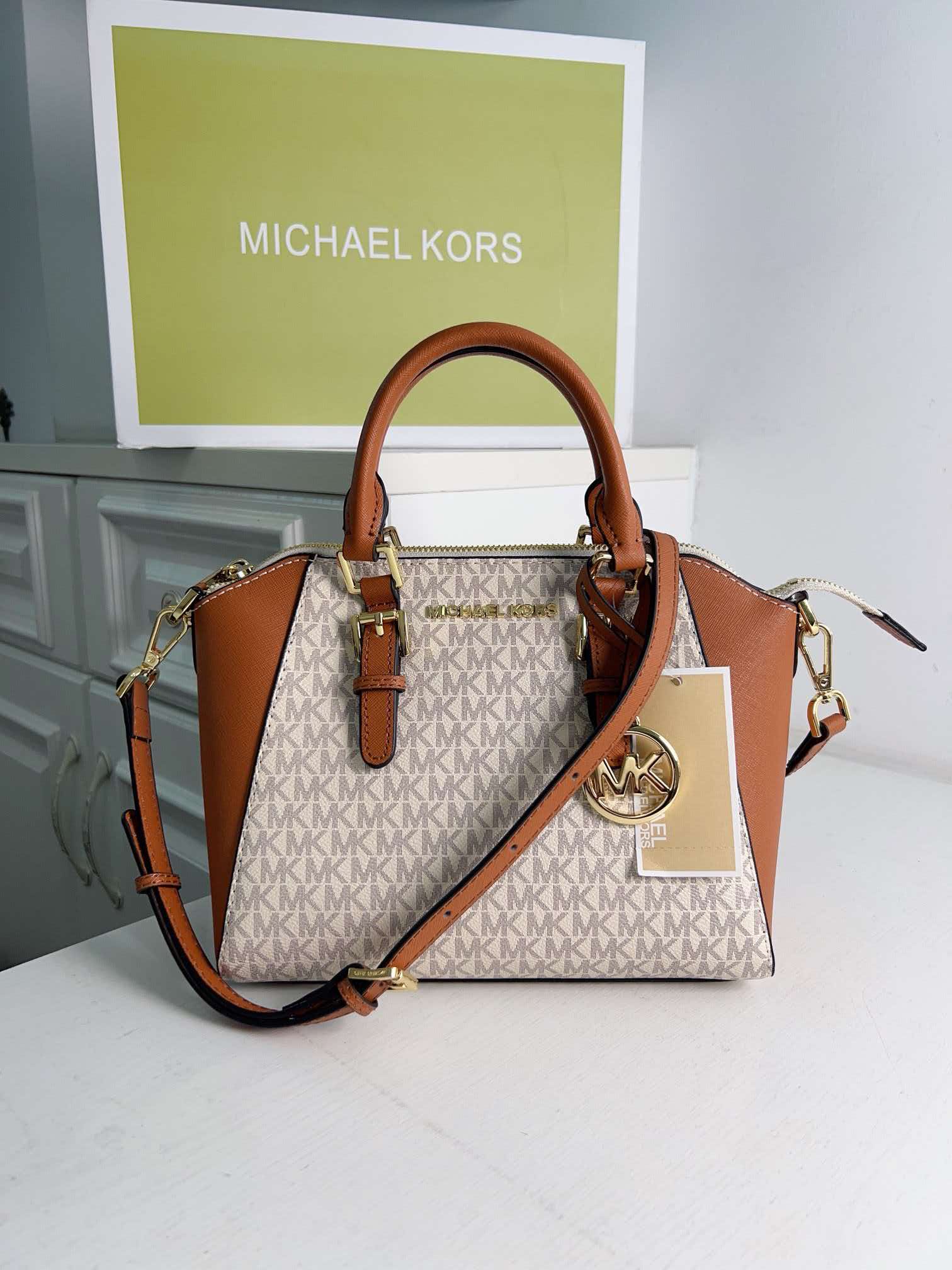 حقيبة يد نسائية جديدة من مايكل - مراجعة Women'S Tote Bags Michael Kors وسعره