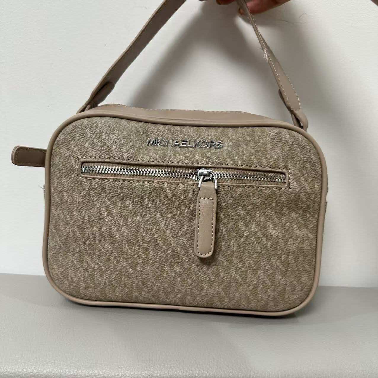 حقيبة كاميرا مايكل كورس جيت سي - مراجعة Women'S Tote Bags Michael Kors وسعره